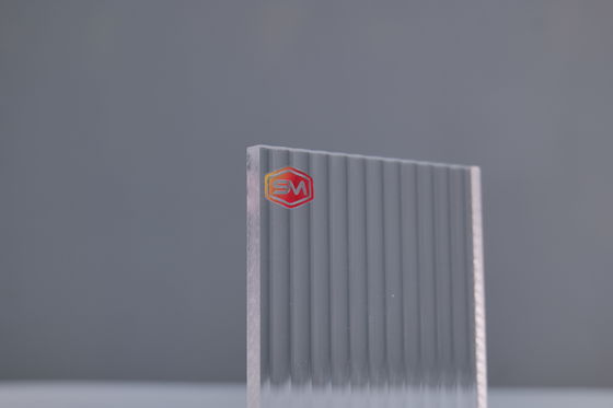 透明なアクリルシート デザイン