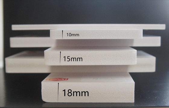 硬いフルデンスティー ホワイト 3mm 4x8ft セルーカ PVC 泡板 フォレックスシート